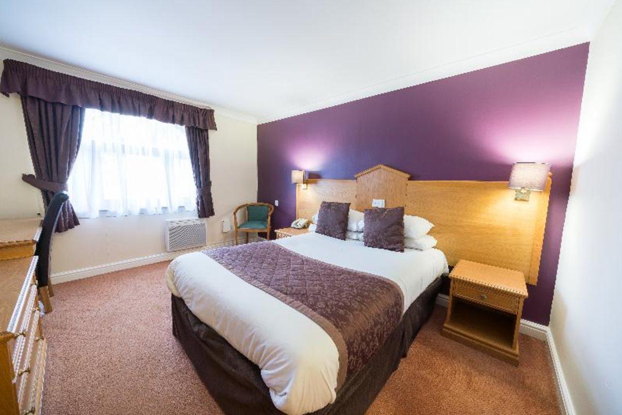 Widnes Halton Everglades Park Hotel Extérieur photo